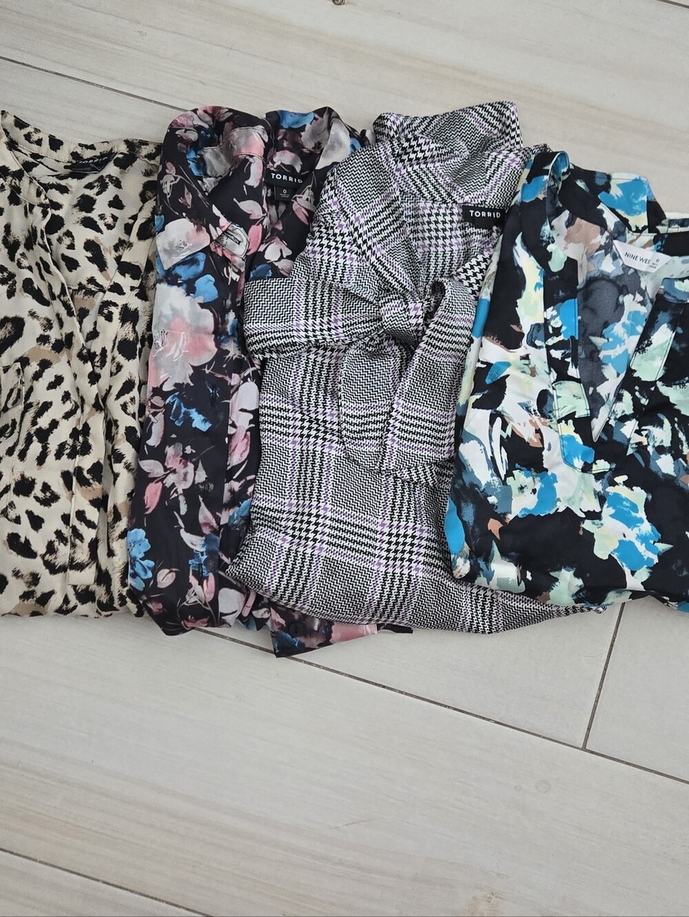 LOT (4) Women's Tops